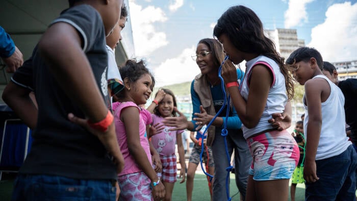 Espacios seguros y de entrenimiento y educación para niños y niñas afectados por el terremoto.