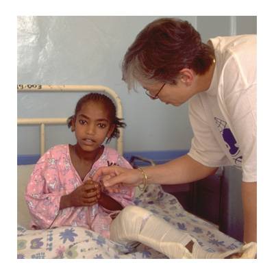 Somos salud Una niña en un hospital