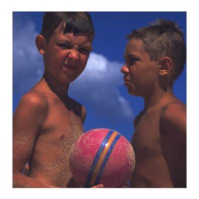 Alianzas 20N equipo Dos niños jugando