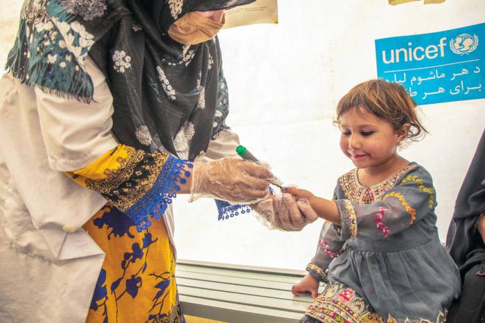 UNICEF vacuna contra la polio en Afganistán.