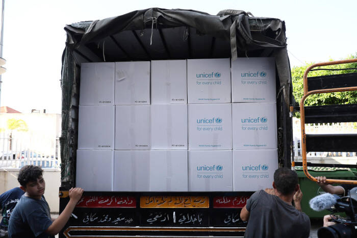 UNICEF distribuye suministros tras los ataques en Líbano.