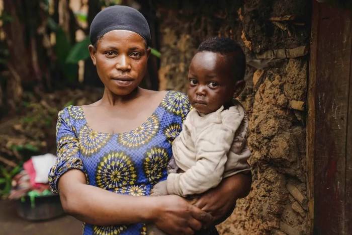 UNICEF proporciona ayuda de emergencia para desplazados.