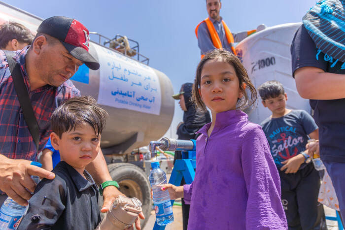 UNICEF prepara suministros para distribuir en Afganistán.