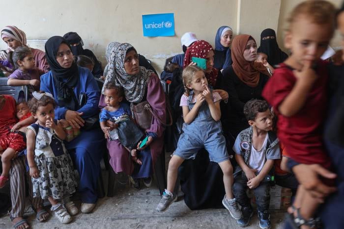 UNICEF distribuye suministros nutricionales en Gaza.