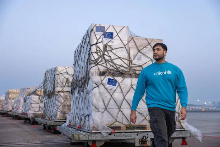 UNICEF distribuye suministros en Líbano.