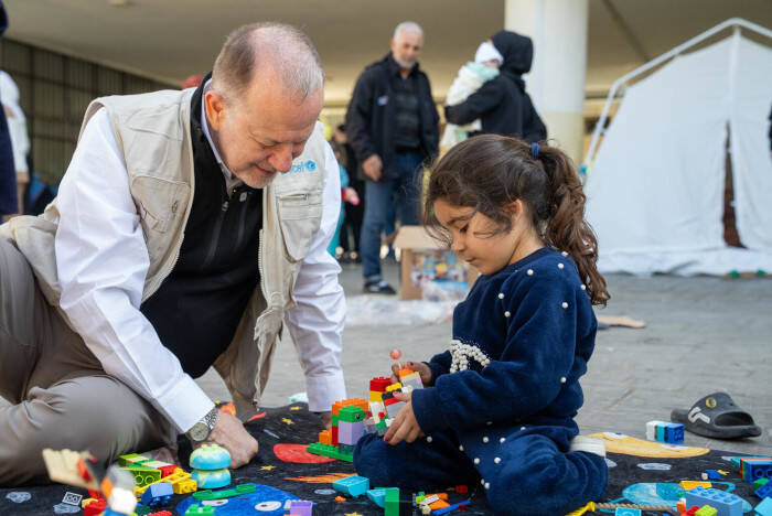 Director de UNICEF viaja a Líbano.
