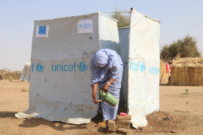 Letrinas instaladas por UNICEF en un campo de desplazados.