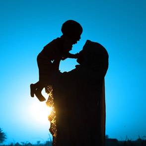 Una madre con su hijo