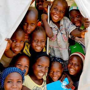 Donación corporativa Niños jugando
