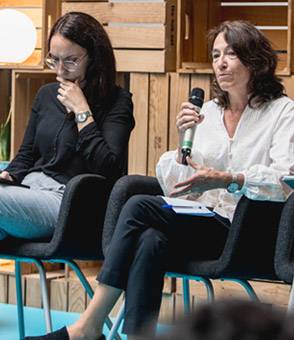 Ponentes en una charla