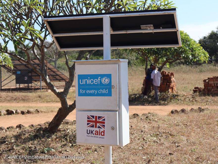 Uno de los paneles solares instalados por UNICEF y el gobierno de Reino Unido en las zonas rurales del país.