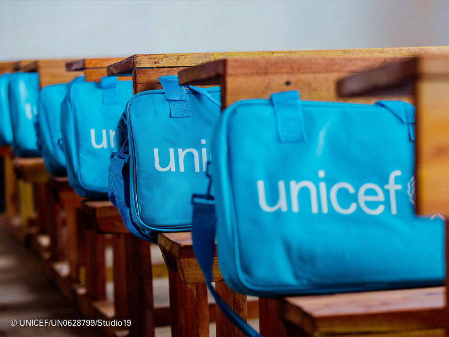 UN0628799 Mochilas de UNICEF en el Centro de Actividades Creativas y Tareas ARSIS. Para Priel, el mejor momento del día es cuando va al Centro de Actividades Creativas y Tareas ARSIS.