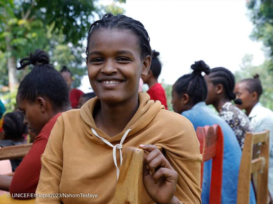 Mebrat, de 16 años, no quiere que el matrimonio precoz le impida cumplir sus sueños. Una adolescente sonríe