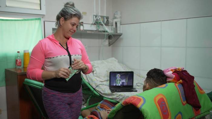 Jonathan recibe tratamiento. 