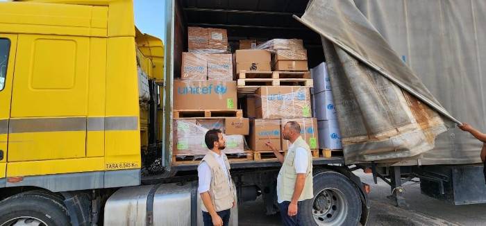 UNICEF distribuye suministros vitales tras las inundaciones de Libia.