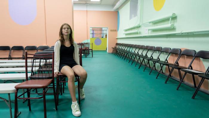 Nika en el refugio de su escuela en Ucrania.