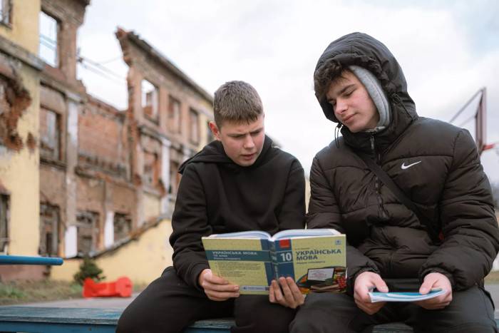 Stepan y Yaroslav, adolescentes afectados por la guerra de Ucrania.