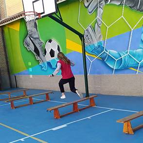 Una niña en una carrera de Gotas UNICEF celebrada en su colegio