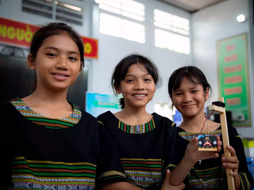 Y Hỉnh y sus compañeras, de la etnia minoritaria Gie Trieng, están dispuestas a cambiar las cosas. Y Hỉnh y sus compañeras, de la etnia minoritaria Gie Trieng, están dispuestas a cambiar las cosas.